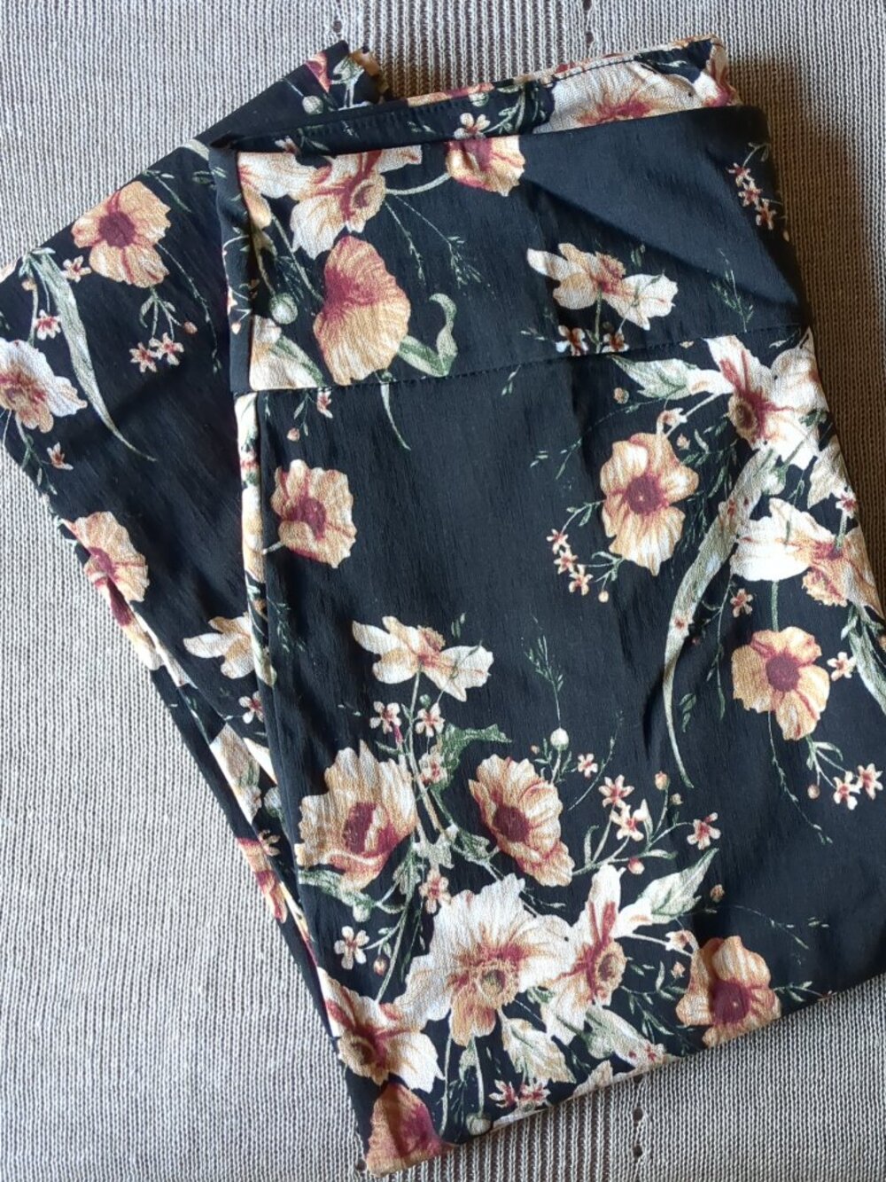 Black Stretch Pants Floral Design - Picture 4 of 8